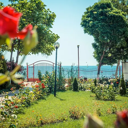 מלון Riviera רבדה