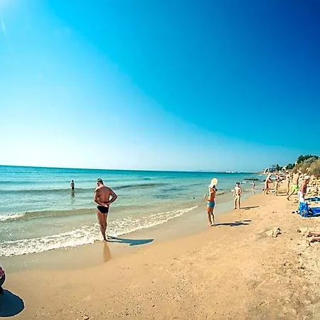 מלון Riviera 4*