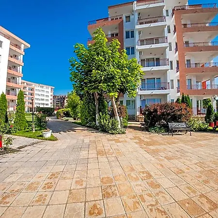 מלון Riviera 4*