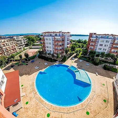 מלון Riviera 4*
