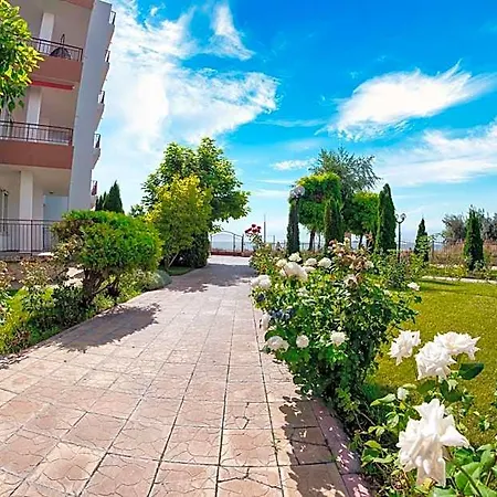 Riviera מלון 4*