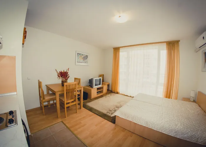 Хотел Riviera Равда